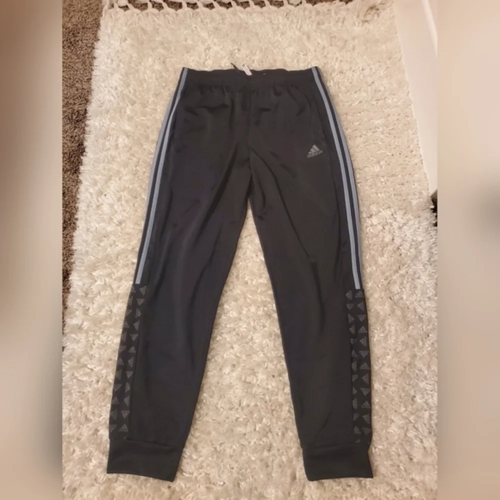 Adidas‎ joggers